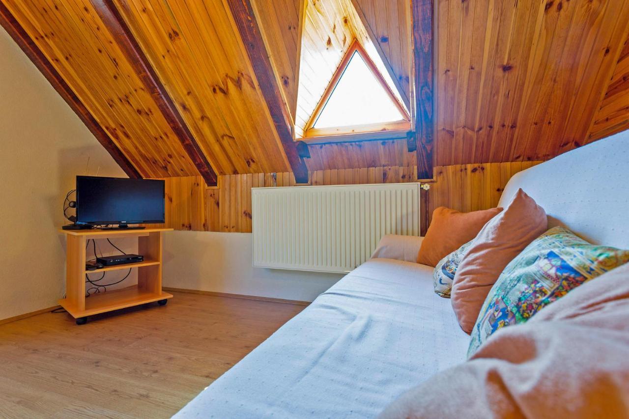 Andrea In Sertic Poljana - Haus Fuer 6 Personen Plitvička Jezera Exterior foto